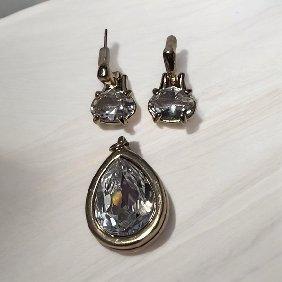 Swarovski Crystal Rhinestone Earrings and Pear CZ Shaped Pendant Gold Plated - Picture 10 of 11